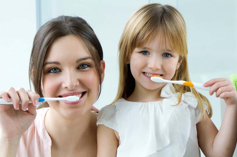 متى تبدأ العناية بأسنان الأطفال ؟